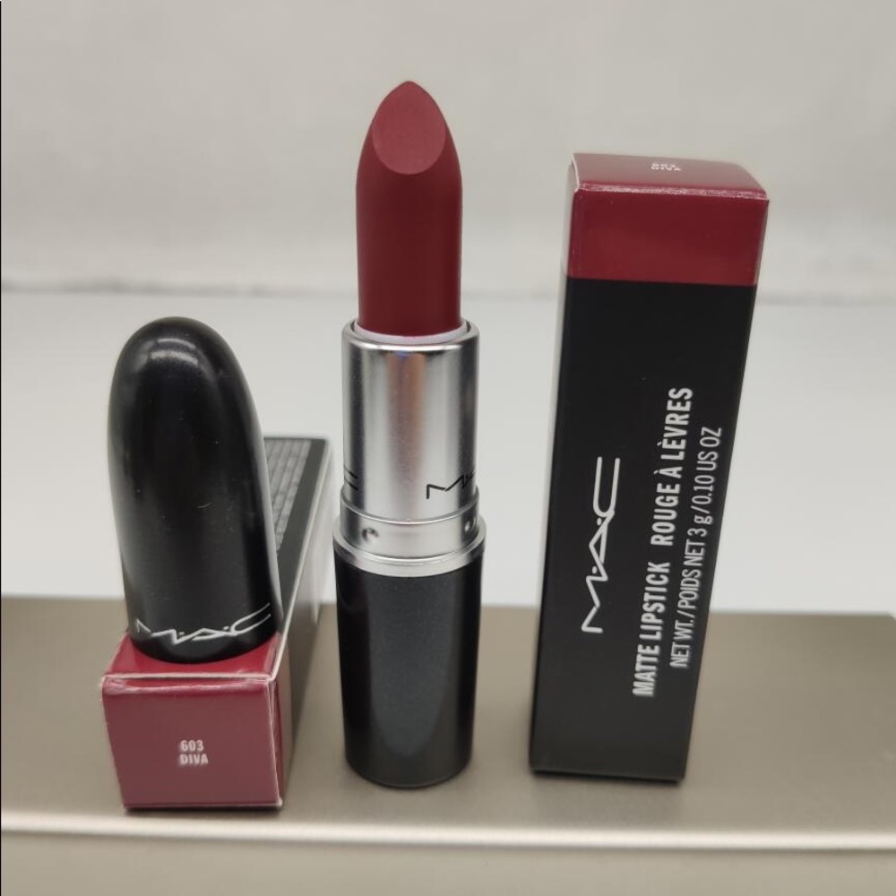 2 Mac lipstick ( diva , ruby woo)